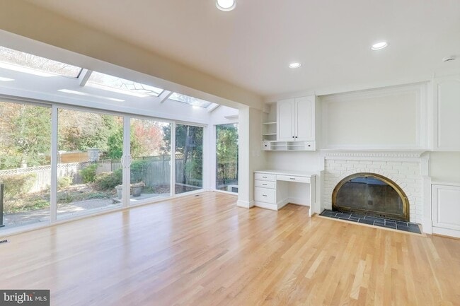 Building Photo - 4001 N Ridgeview Rd