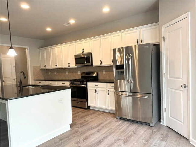 Building Photo - 2887 Regal Park Ct