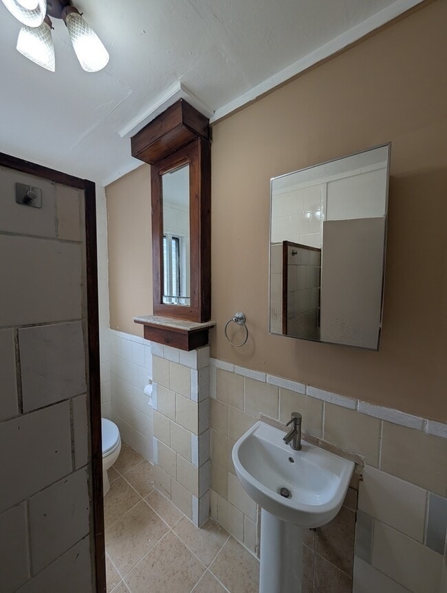 Building Photo - 407 Engman St