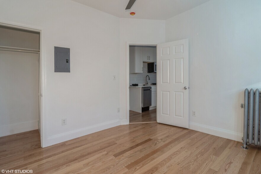 Building Photo - 151 Park Dr