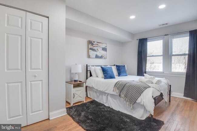 Building Photo - 1255 Raum St NE