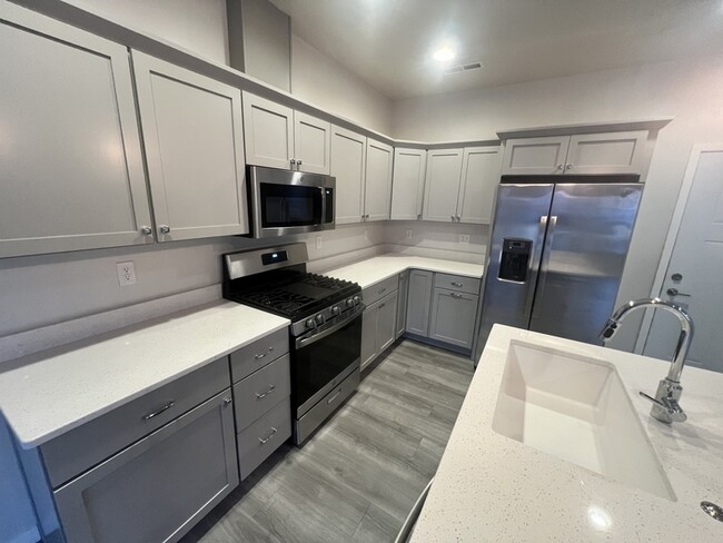 Building Photo - 2223 Eversull Ln