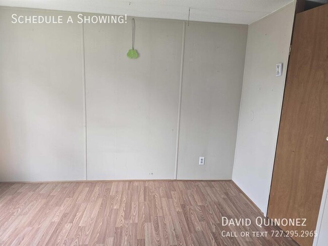 Building Photo - 221 Eastwood Dr