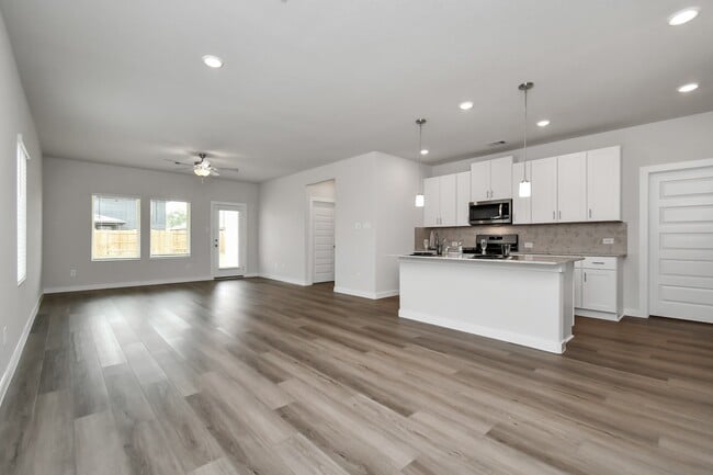 Building Photo - 16513 Breezy Knl Ct