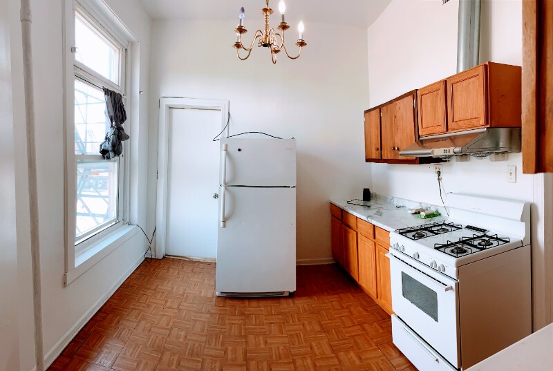 Building Photo - 802 W 31st St