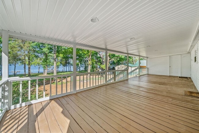 Building Photo - 315 Riverview Dr