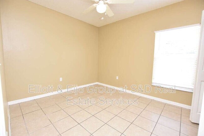 Building Photo - 982 Cumberland Dr