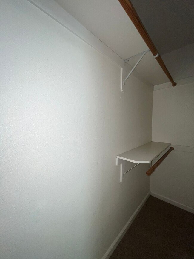 Building Photo - 2404