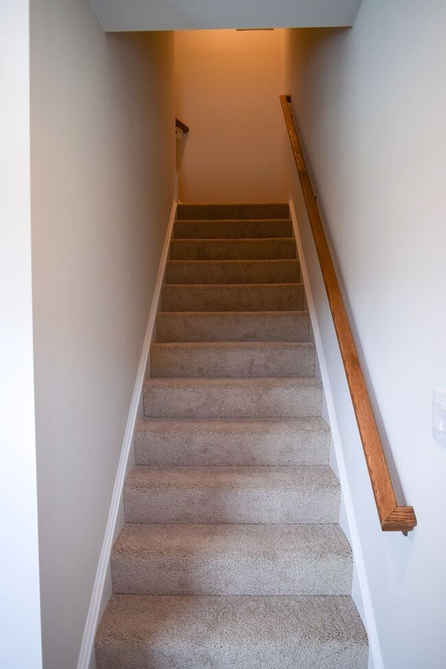 Building Photo - Stunning Brand New Townhome