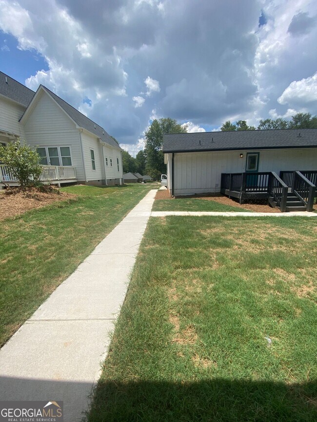 Building Photo - 255 Bailey St