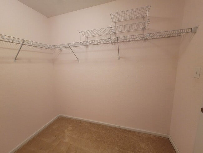 Building Photo - 4969 Almandine Ave