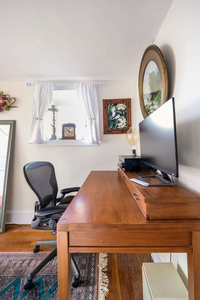 Building Photo - 54 River Dr