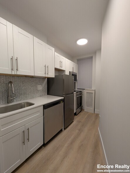 Building Photo - 24 Phillips St