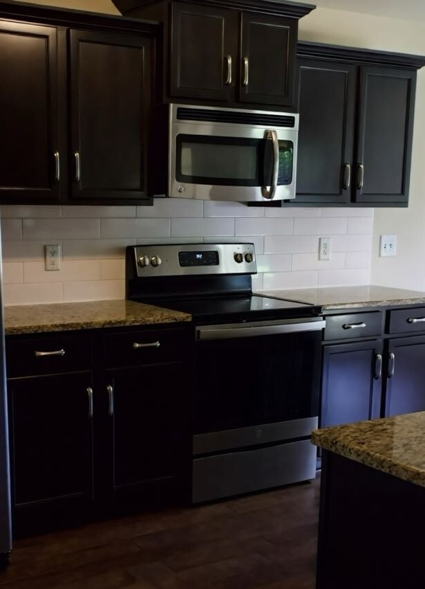 Building Photo - 1275 Eagle's View Dr