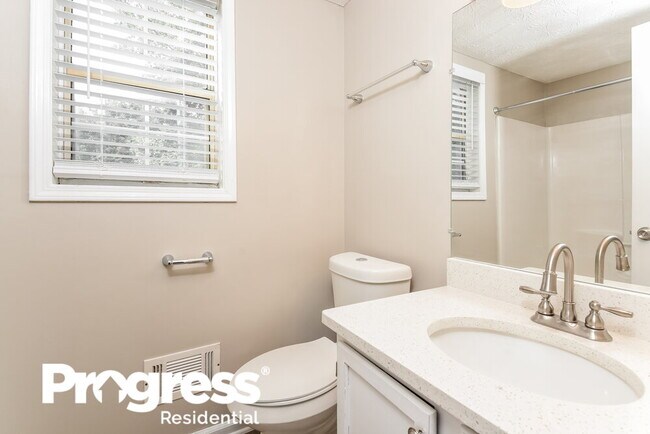 Building Photo - 2405 Betsy Ct SW