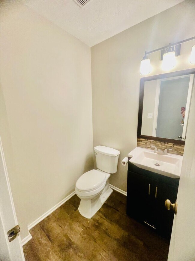 Building Photo - 3-Bedroom 2.5 bath Townhome in Imperial – ...