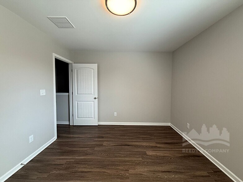 Building Photo - 40 Blue St