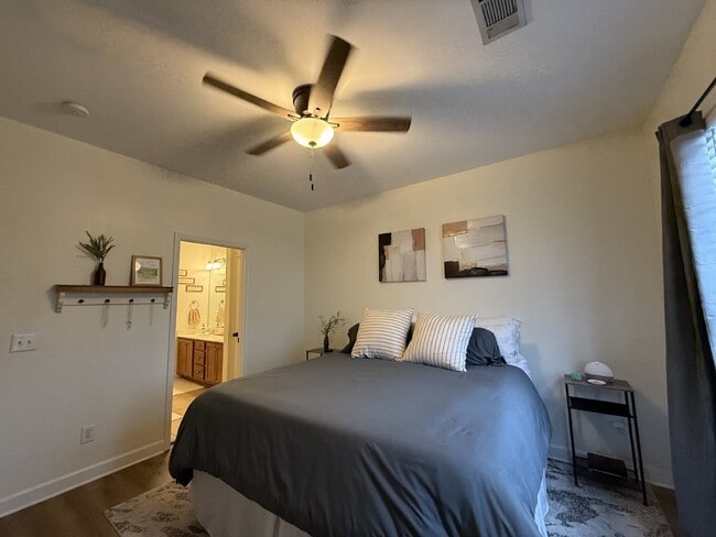 Building Photo - FANTASTIC LOCATION!! 2BR/2.5BA Townhouse in Historic Waverly area!