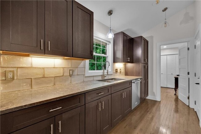 Building Photo - 225 Jayne Ellen Way