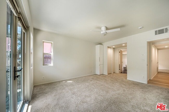 Building Photo - 726 W 37th St