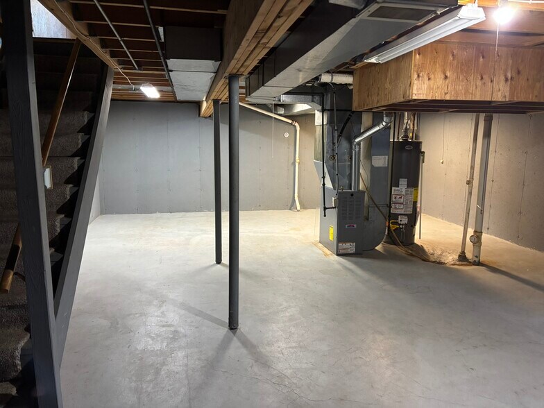 Building Photo - 6172 Brynwood Dr