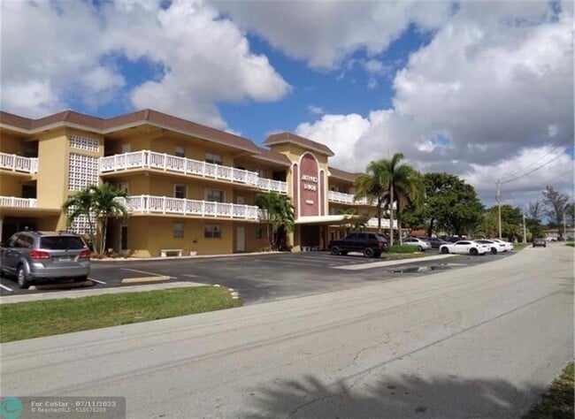 Building Photo - 4200 Crystal Lake Dr