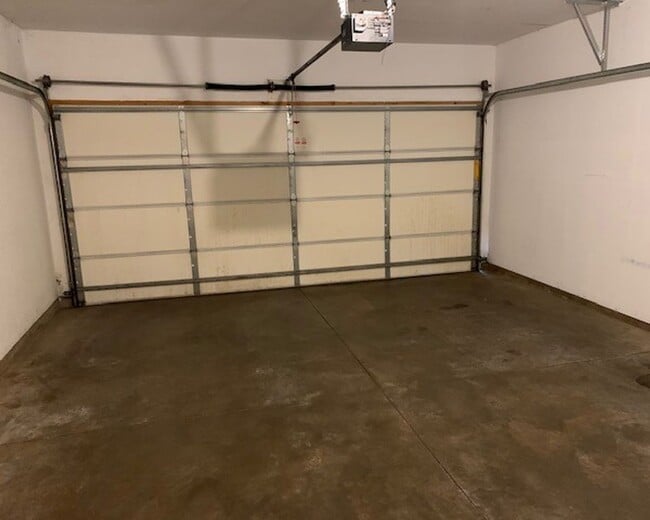 Building Photo - Nice 2 Bedroom 1.5 Bathroom Townhome in Hudson