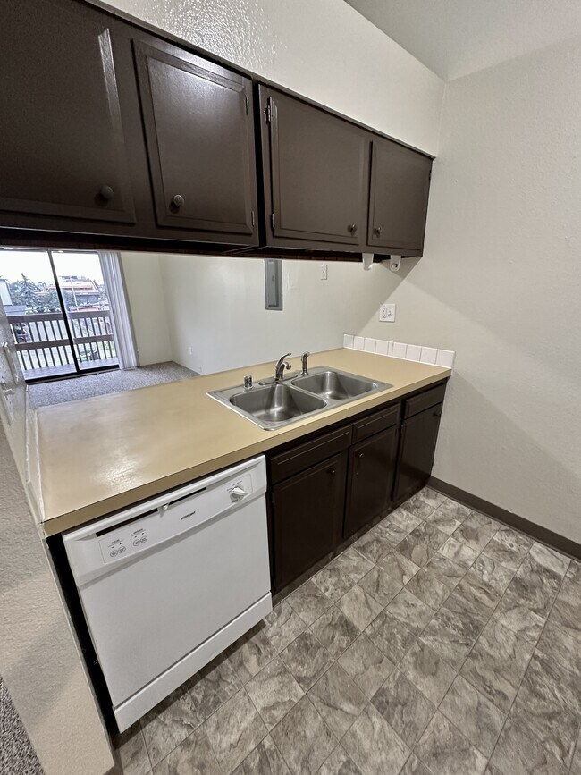 Interior Photo - (44) West Midtown Village