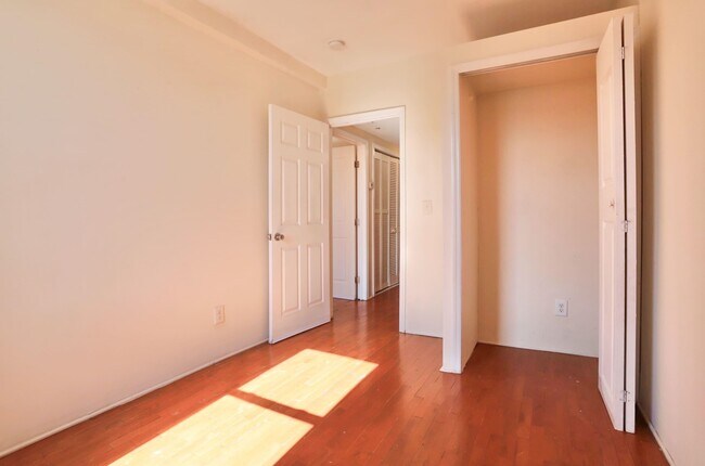 Building Photo - 37 Harmon St