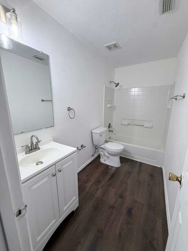 Building Photo - 1011 Backland Ct