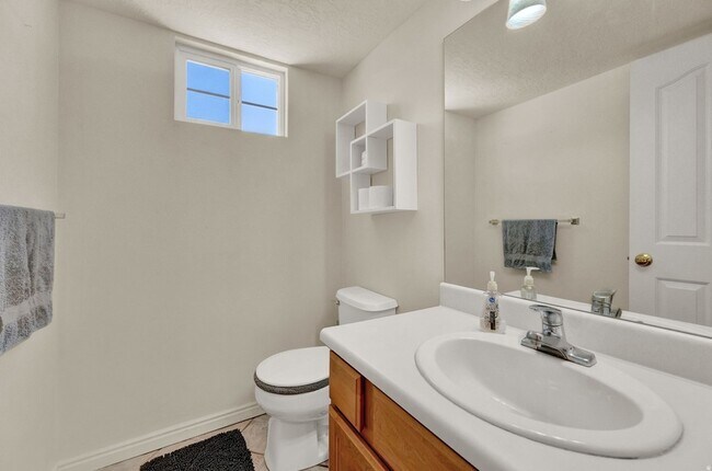 Building Photo - 11976 Draperville Ave