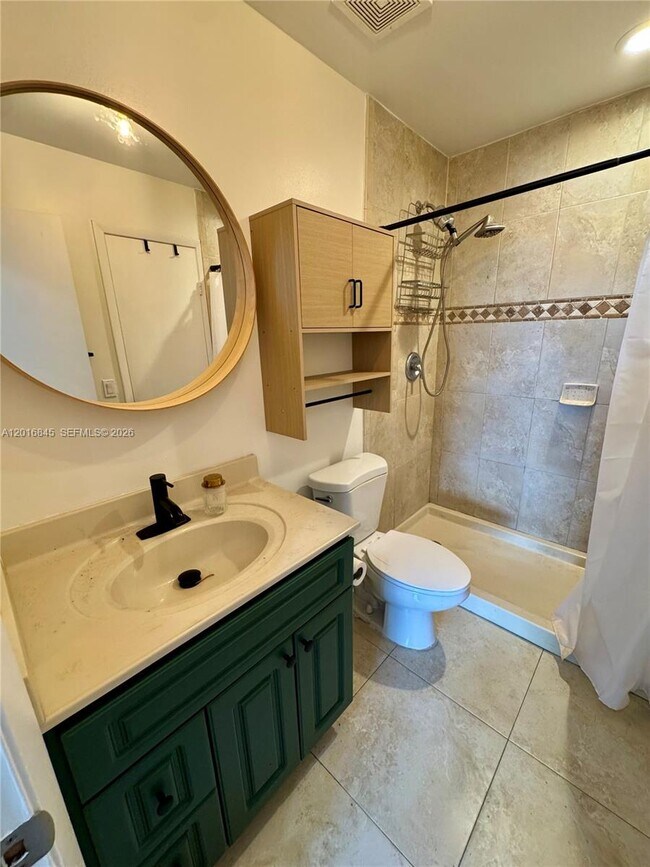 Building Photo - 2762 W 60th St