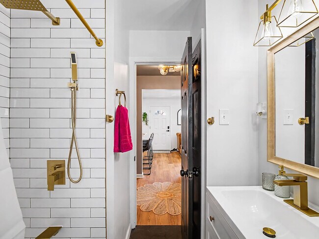 Building Photo - 5252 W 45th St