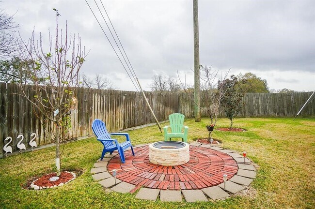 Building Photo - 16531 Village View Trail