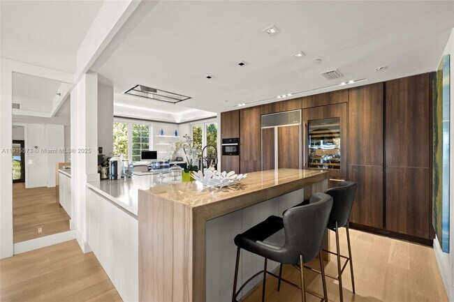 Building Photo - 4924 Fisher Island Dr