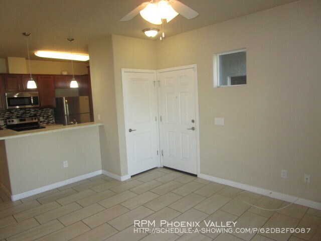 Building Photo - 2525 E Siesta Ln