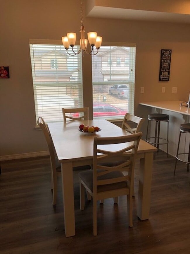 Building Photo - Beautiful 3 bed, 3 bath Townhome in West W...
