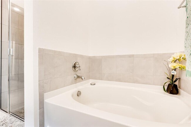 Building Photo - 833 Whitetail Dr