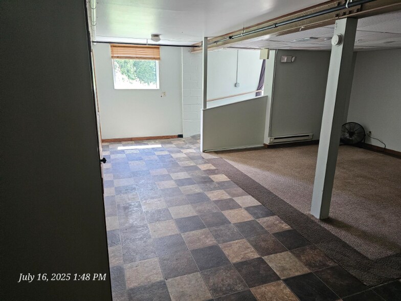 Building Photo - 615 S Chestnut St