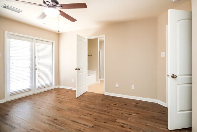 Building Photo - 12066 Quartersawn Ln