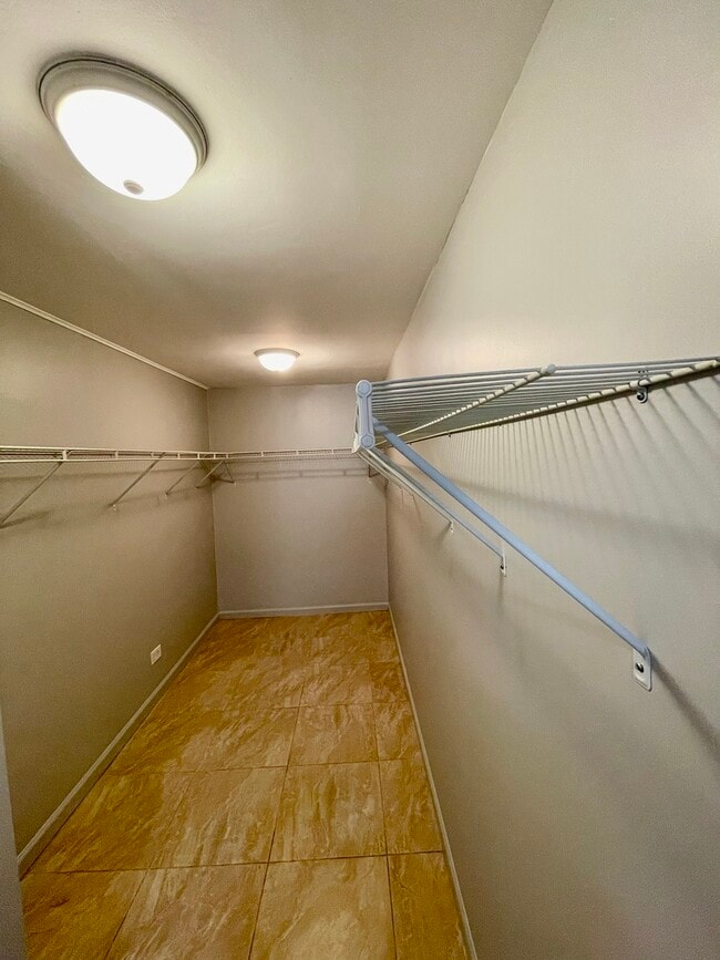 Building Photo - 3942 W Fitch Ave