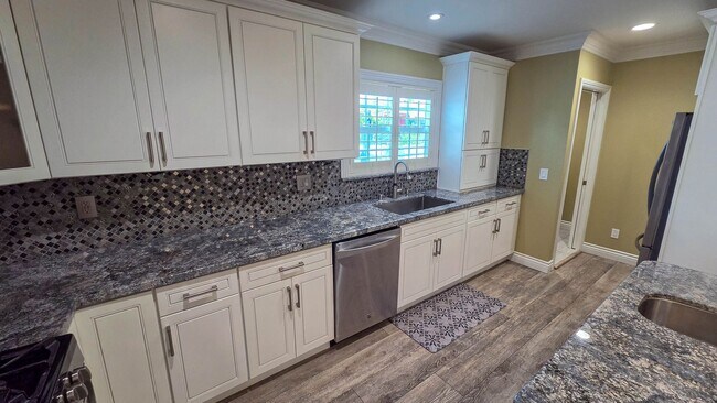 Building Photo - 16129 Sunny Ct