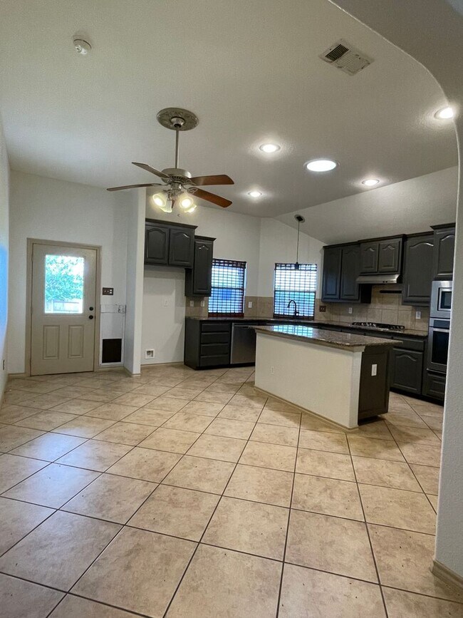 Building Photo - Beautiful Tehama Ridge Home in Cul-de-sac with Park!