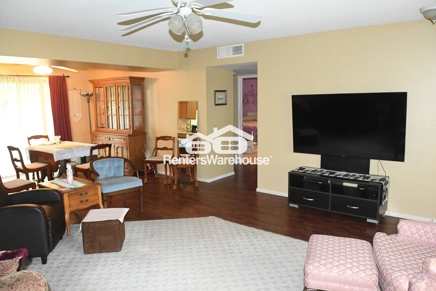 Building Photo - 10005 W Pleasant Valley Rd