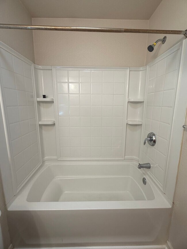 Building Photo - 3bd/2.5ba townhome in Shasta View Gardens