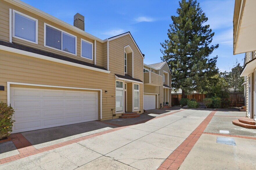 Building Photo - 1104 Lautrec Ter