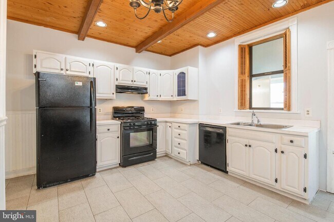Building Photo - 4328 Freeland Ave