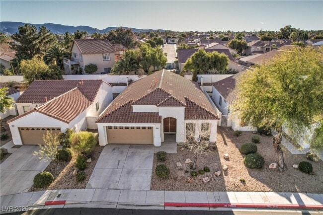 Building Photo - 1851 Vista Pointe Ave