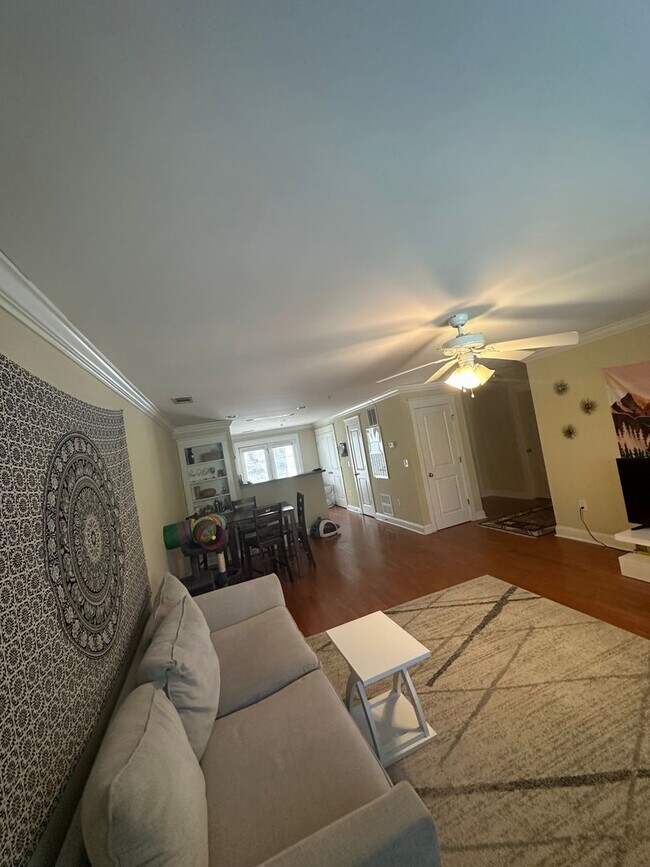 Building Photo - 2 Bedroom 2 Bathroom in gated community of the Summit