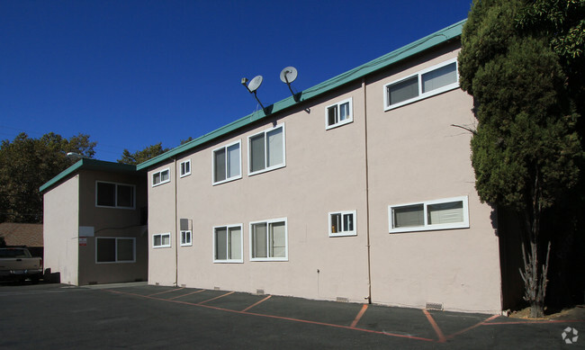 Building Photo - Gregory Arms Apartments